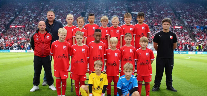 Alexa Gebäudeservice sponsort Mannschaftskleidung für den BSV Halle Ammendorf